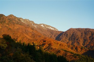 新潟 八海山 紅葉 夕日